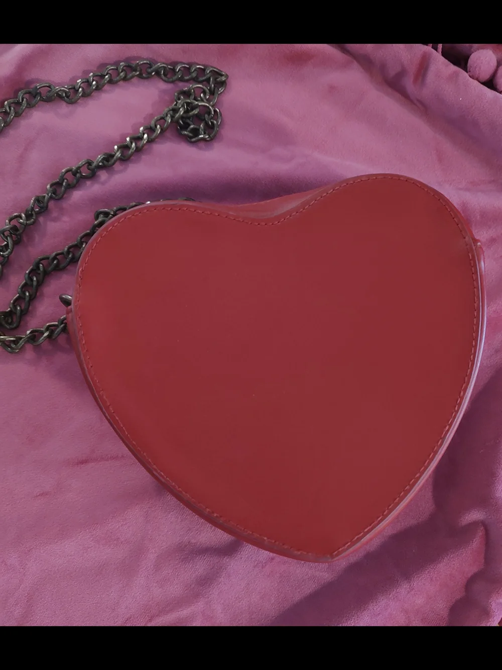 Disney Store DESCEDANTS EVIE Red Heart Shaped Crossbody with Crown 👑